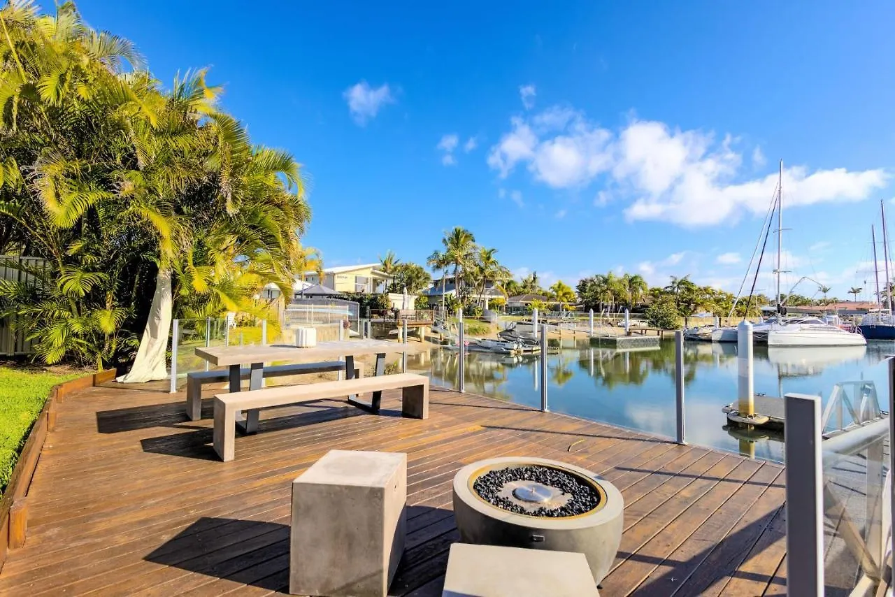 Hampton Beach House On The Waterfront Buddina 0*,  Australie