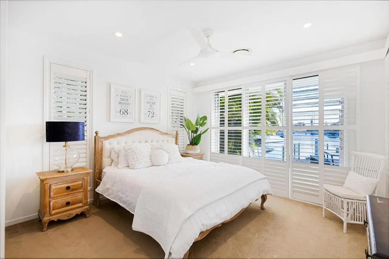 Hampton Beach House On The Waterfront Buddina 0*,  Australia